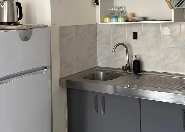 Cozy Ideally Located Lägenhet *